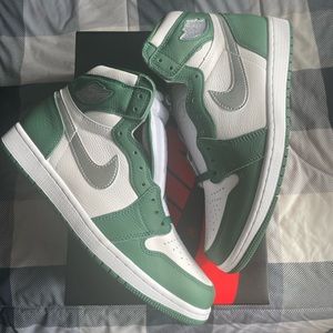 Air Jordan 1 Gorge Green size 10